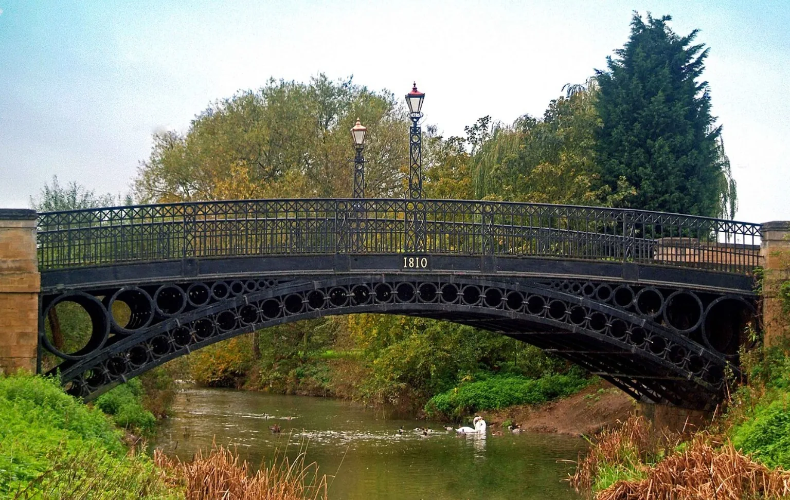 Newport Pagnell bridge - local electrician serving Newport Pagnell and surrounding areas